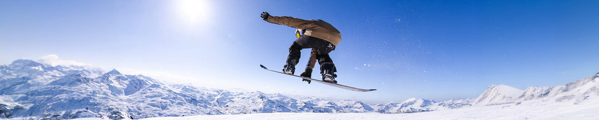 Snoawboarder beim Sprung